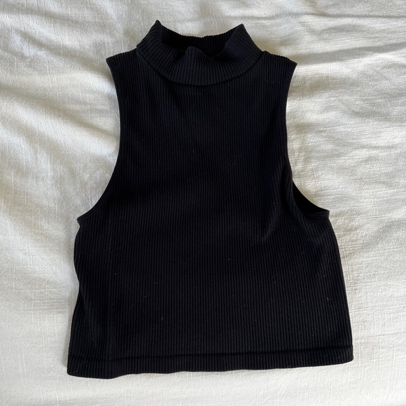 Zara Tops - Zara black ribbed crop top